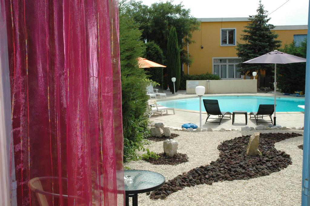 Logis La Cremaillere Hotel Montélimar Buitenkant foto