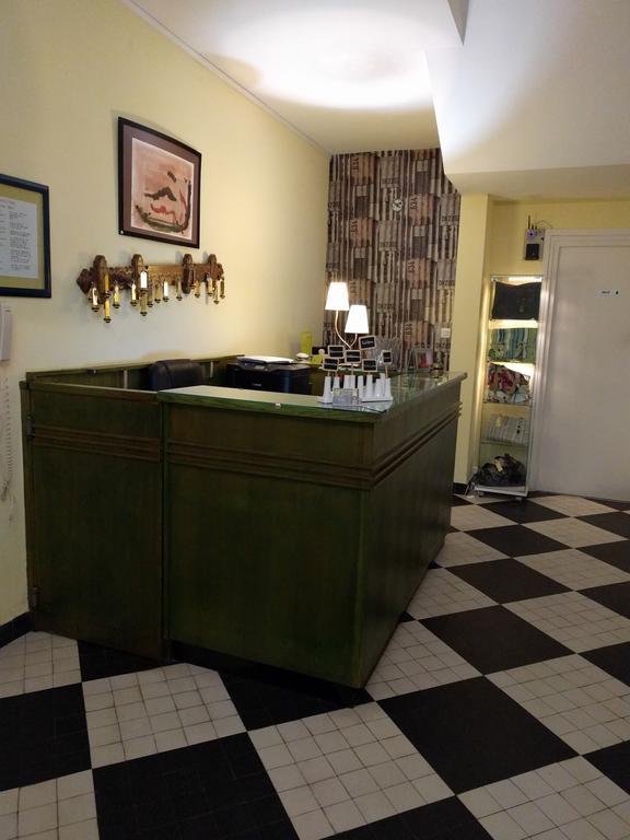 Logis La Cremaillere Hotel Montélimar Buitenkant foto